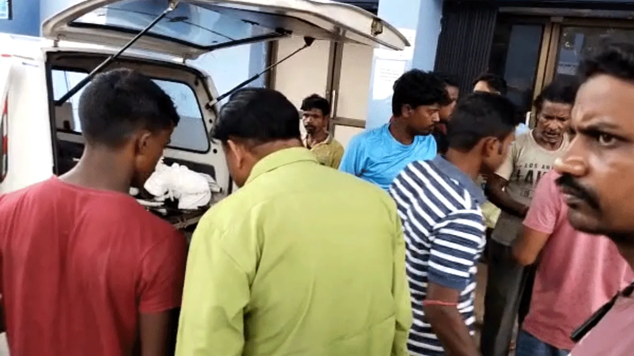 কারখানা থেকে ফেরার পথে বেপরোয়া লরির ধাক্কায় মৃত্যু শ্রমিকের