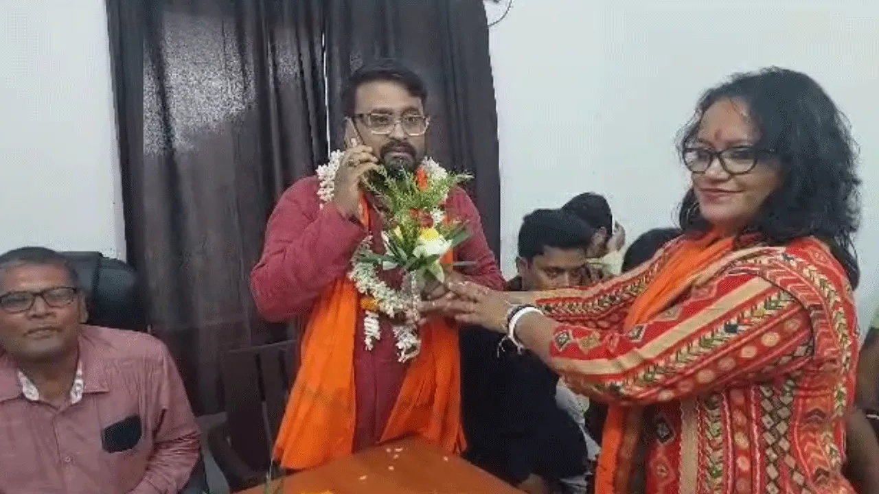দিলীপকে সরিয়ে বাপ্পাদিত্য, বিজেপির সাংগঠনিক রদবদল ঘিরে তুঙ্গে রাজনৈতিক চর্চা