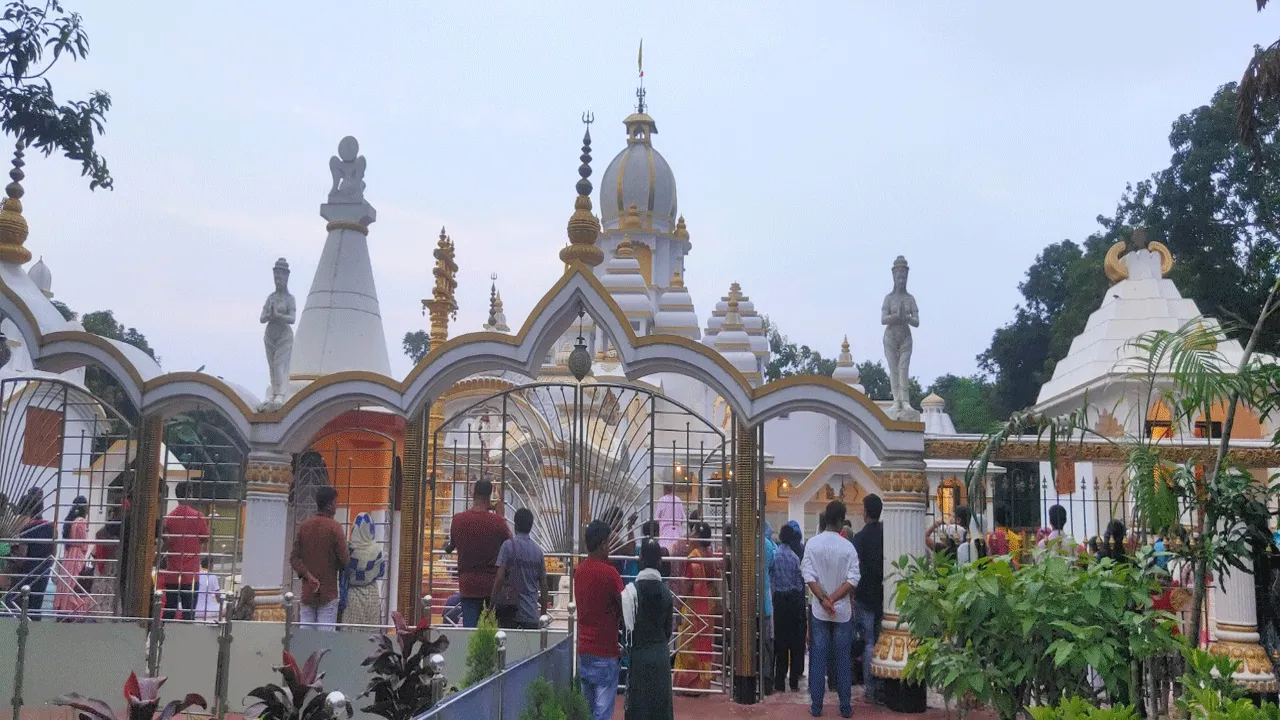 লাহিড়ী বাবার আশ্রমের নিয়মেই সনাতন ধর্মের ঐতিহ্যের প্রকাশ