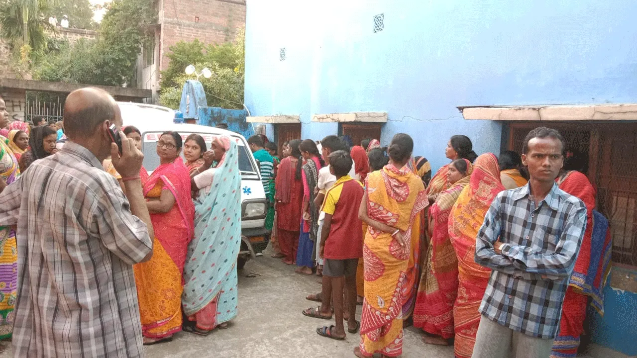 একইসঙ্গে যুবক গৃহশিক্ষক ও তার বৃদ্ধ বাবা-মায়ের দেহ উদ্ধার