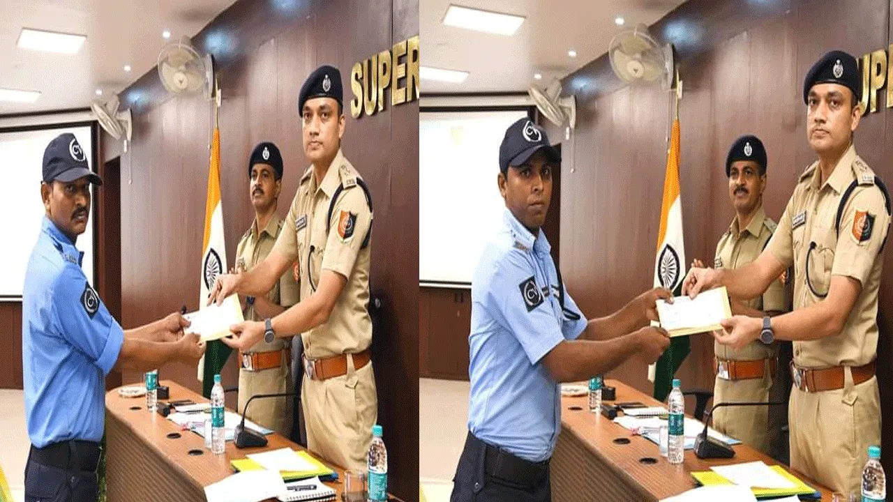সাহসিকতার জন্য পুরস্কৃত করা হল বাঁকুড়ার দুই সিভিক ভলান্টিয়ারকে