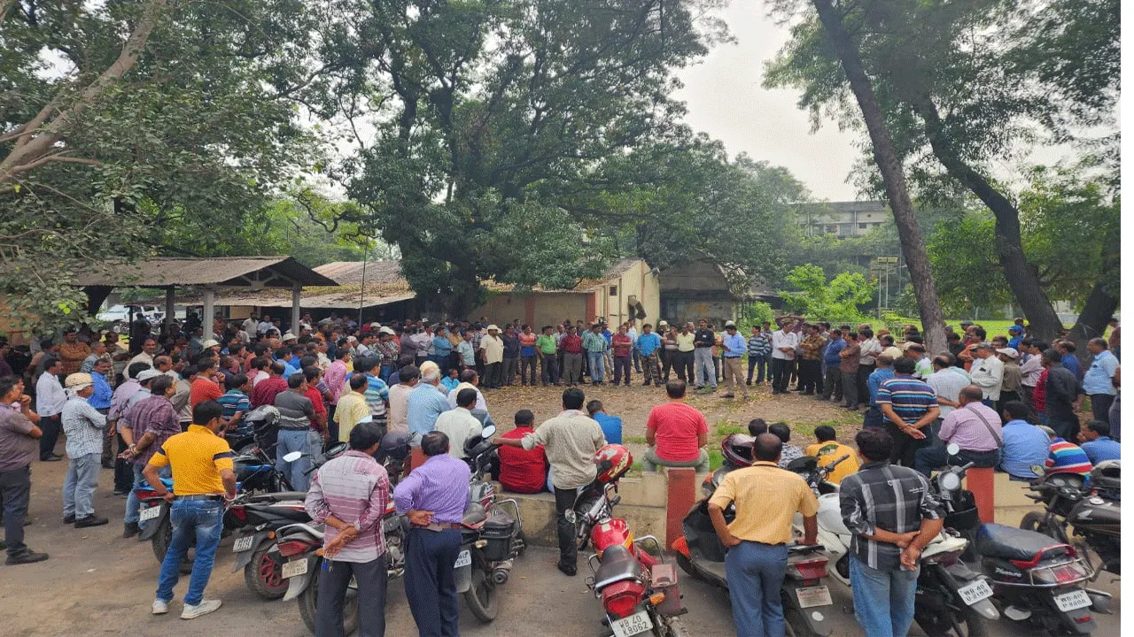 ডিএসপিতে বোনাসের দাবিতে ৭টি ইউনিয়নের যৌথ জমায়েত