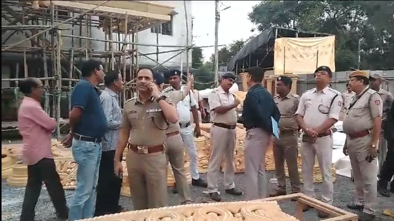 শহরের বড় বড় পুজো মণ্ডপগুলি পরিদর্শন পুলিশ কমিশনারের