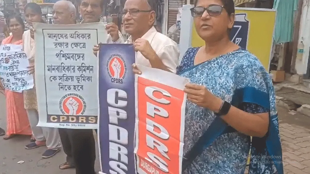 দিল্লিতে সংবাদ মাধ্যমের কর্মীদের গ্রেফতারের প্রতিবাদে দুর্গাপুরে বিক্ষোভ প্রদর্শন
