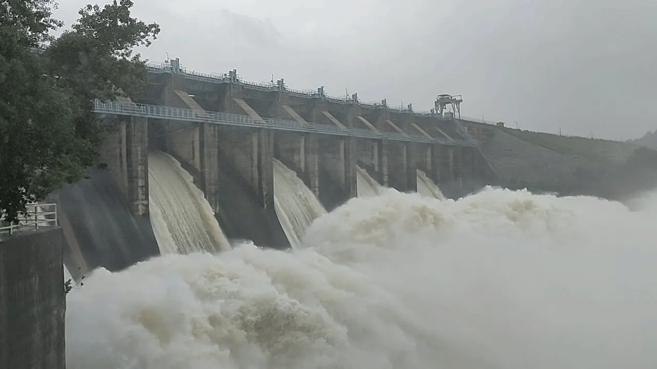 প্রায় ১ লক্ষ কিউসেক জল ছাড়ল ডিভিসি, বন্যার আশঙ্কা