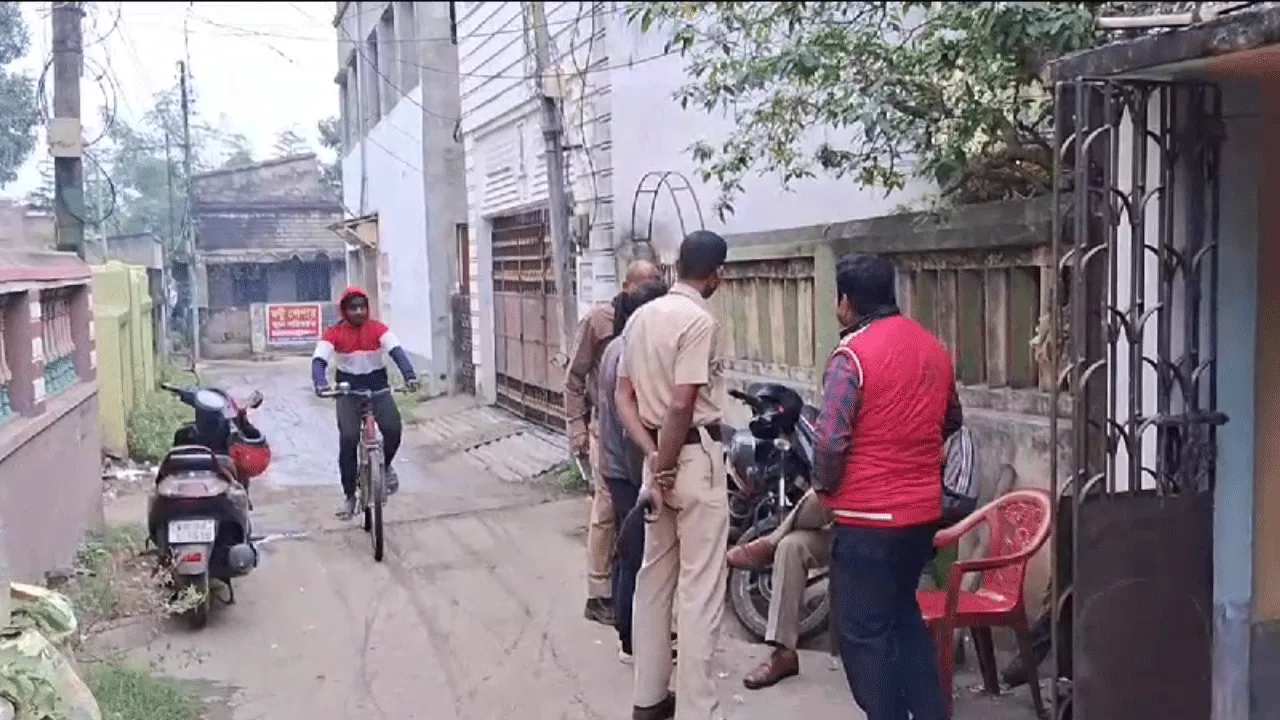জমি বিবাদের জেরে প্রতিবেশীর হাতে খুন অবসরপ্রাপ্ত শিক্ষক ও তাঁর ছেলে