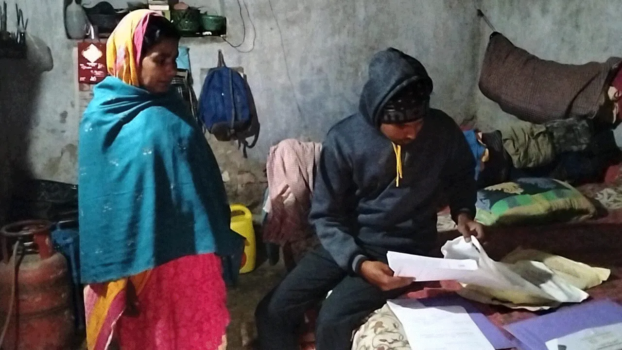 মায়ের কিডনি জুড়বে ছেলের শরীরে সাহায্যের আর্জি