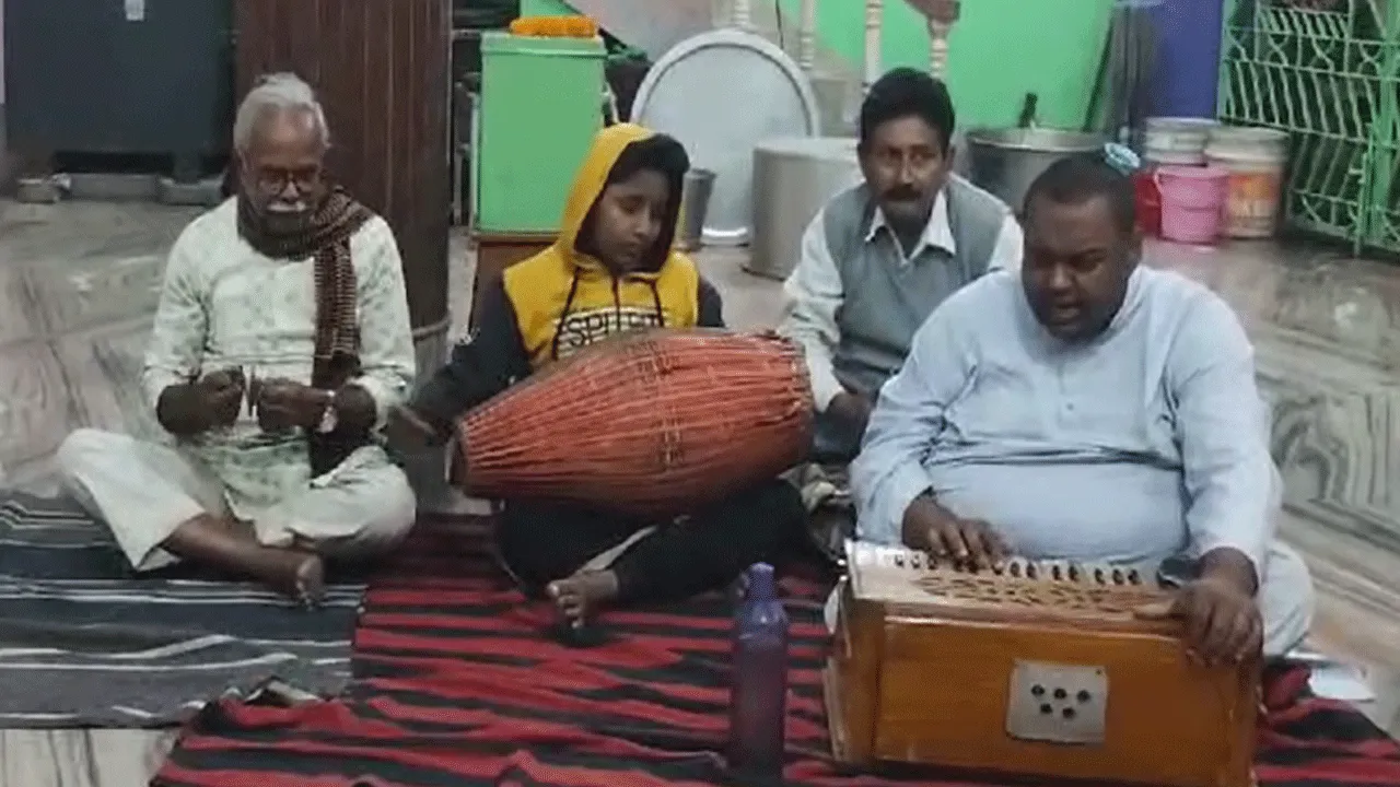 ছোট বাচ্চা ছেলের ভক্তি দেখে অবাক বাঁকুড়া বাসী