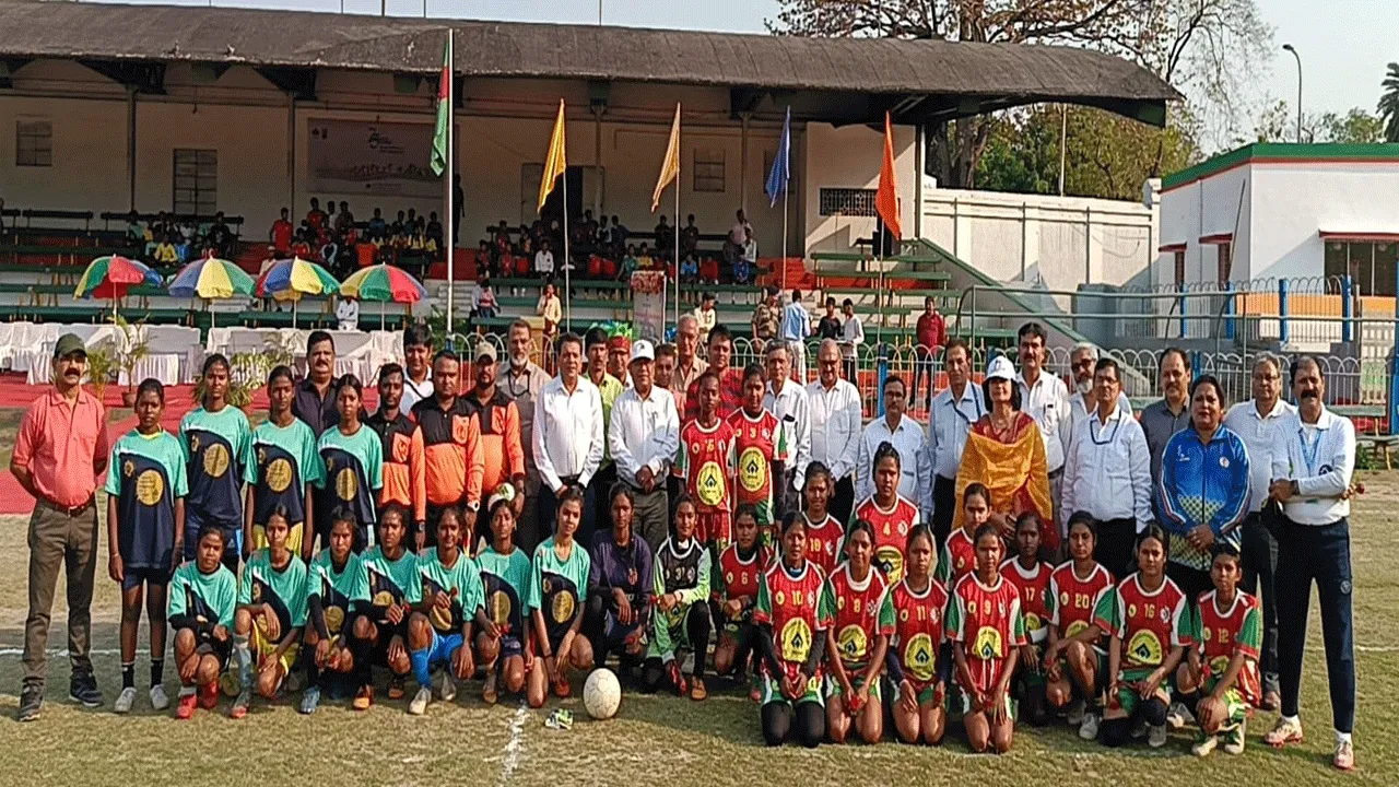 বার্ণপুরের ৩ ফুটবল ও ২ কবাডি প্রশিক্ষণ সংস্থাকে খেলার কিট ও সামগ্রী বিতরণ