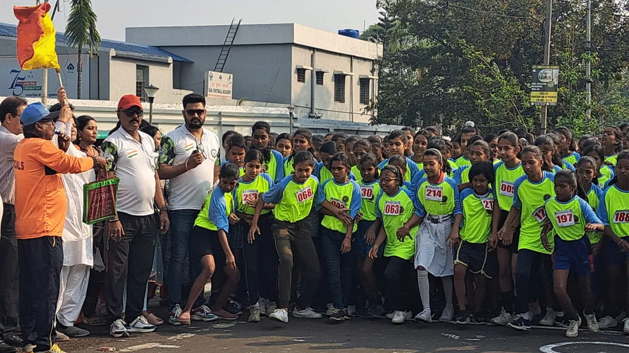 বার্নপুরে ছাত্রীদের তিন কিলোমিটারের রোড রেস