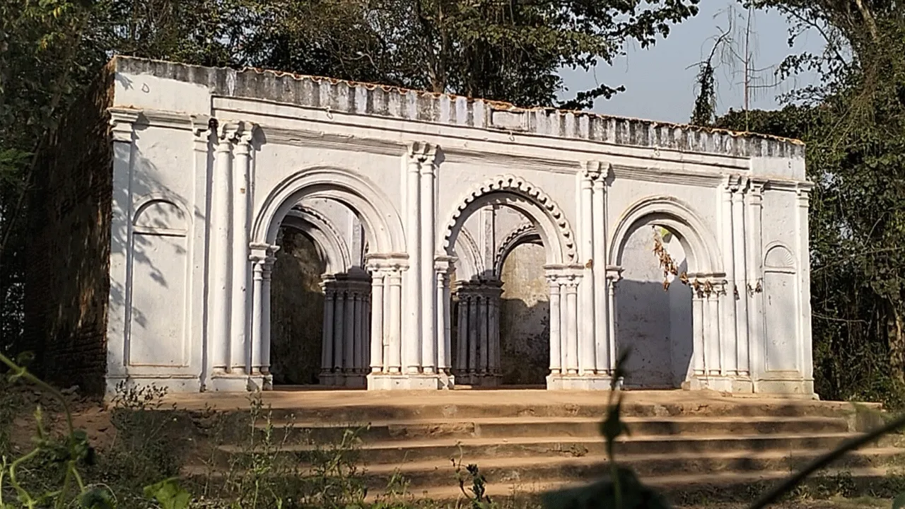 ছাতনা রাজবাড়ির প্রায় তিনশো বছরের পুরনো দুর্গা মন্দিরে শুরু হলো সংস্কারের কাজ