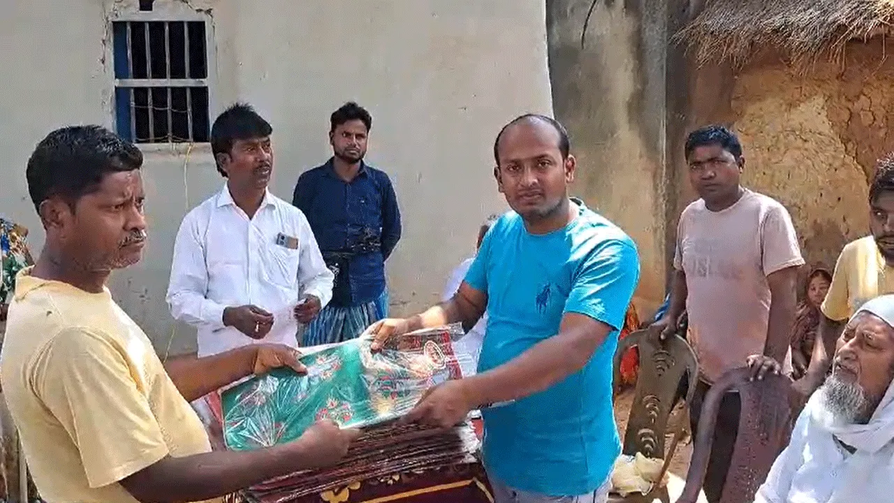 আসন্ন ঈদ উৎসবের আগে ‘বস্ত্র উপহার কর্মসূচী’