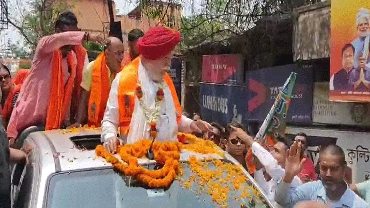 কর্মীদের বিক্ষোভের মুখে বিজেপি প্রার্থী সুরিন্দর সিং আলুওয়ালিয়া