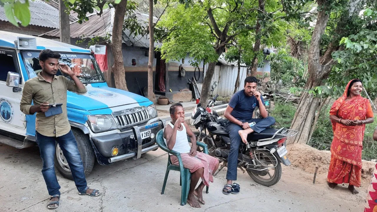 পানীয় জলের অভাব – প্রচার গাড়ি আটকে বিক্ষোভ গ্রামবাসীদের