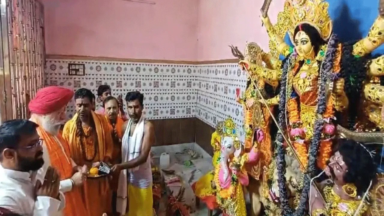 “অসুরশক্তিকে বিনাশ করতে অস্ত্র তো লাগবেই” বলেন এসএস আলুওয়ালিয়া