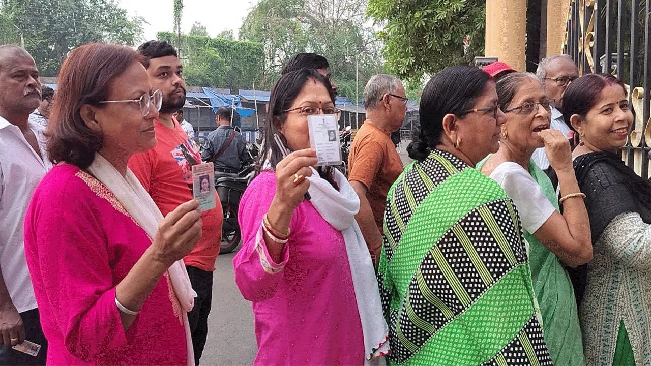 বড় অশান্তি ছাড়াই নির্বিঘ্নে ভোট পশ্চিম বর্ধমানে