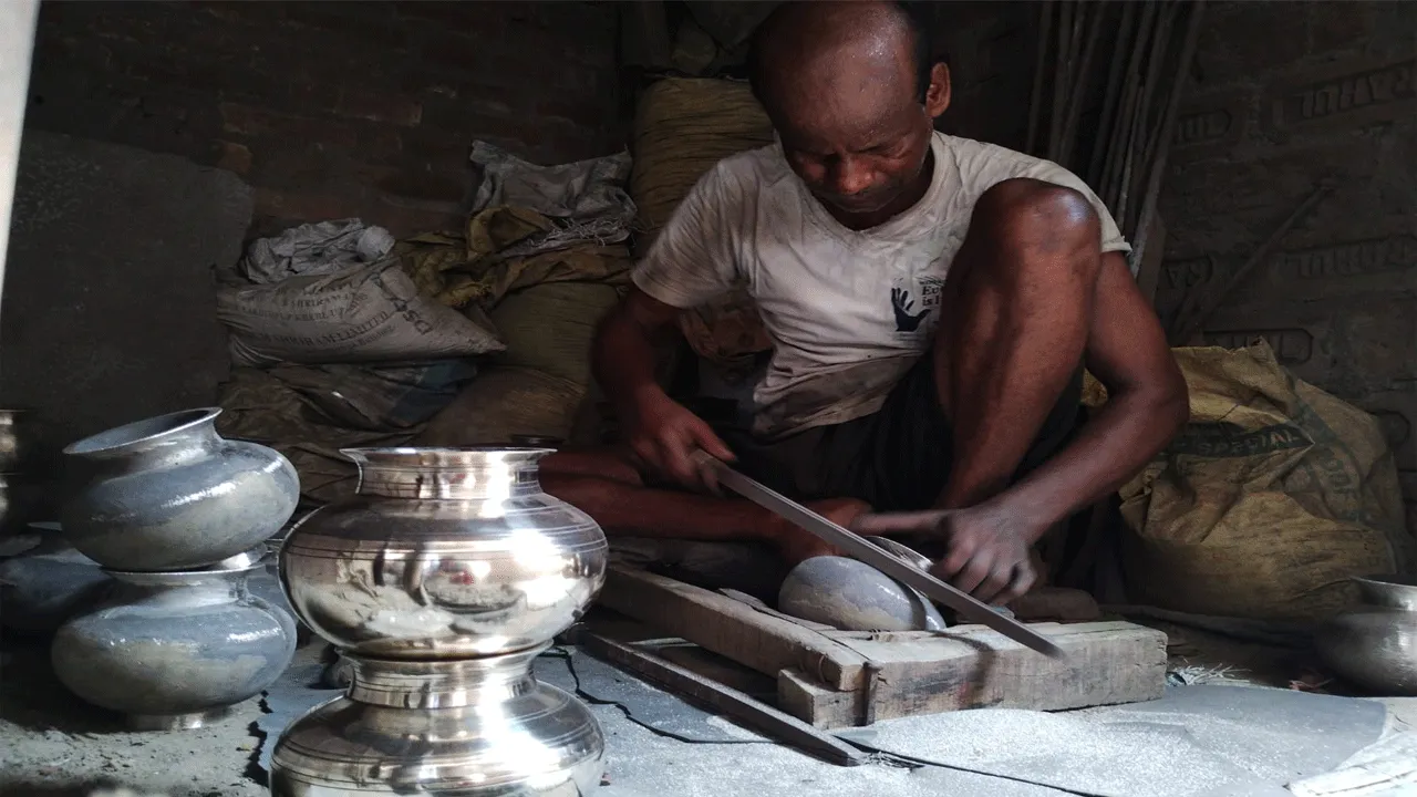 বাঁকুড়া শহরের অন্যতম প্রাচীন পল্লী কামারপাড়া এখন শান্ত