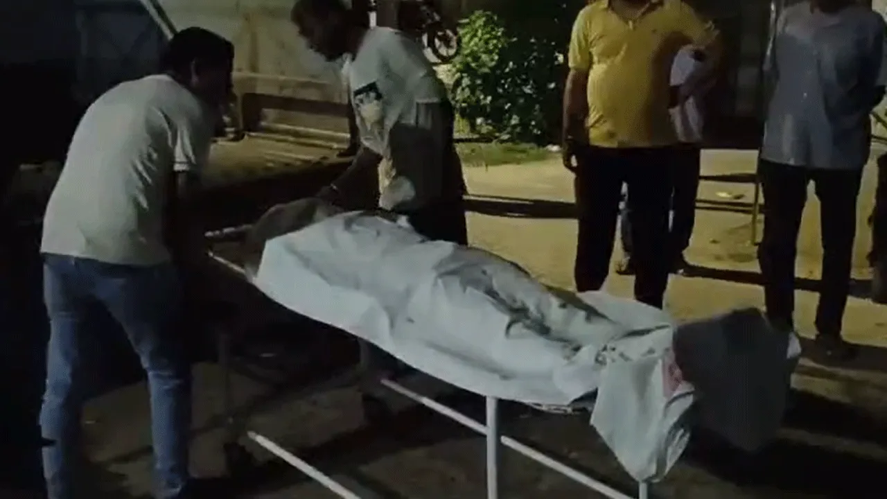 প্রকাশ্যে বাঁশ দিয়ে পিটিয়ে যুবককে খুনের অভিযোগ
