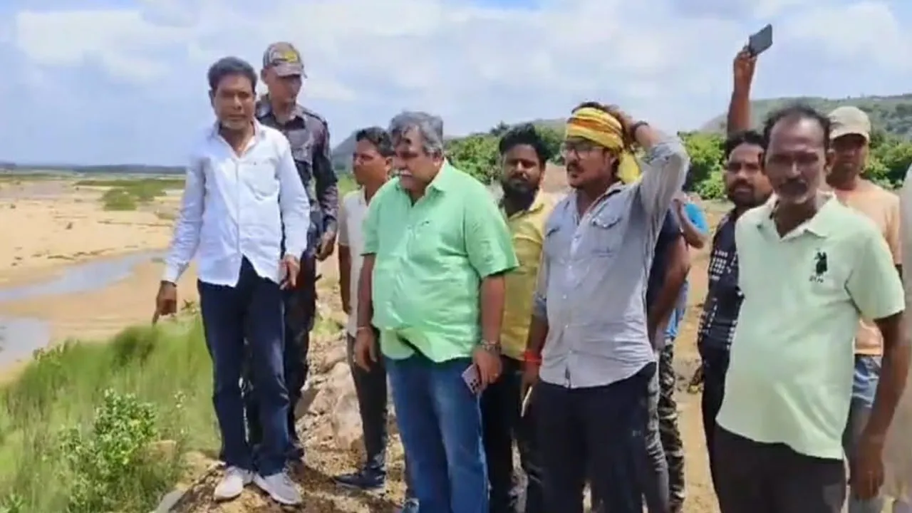নদী দখলের অভিযোগ, আন্দোলনের হুঁশিয়ারি