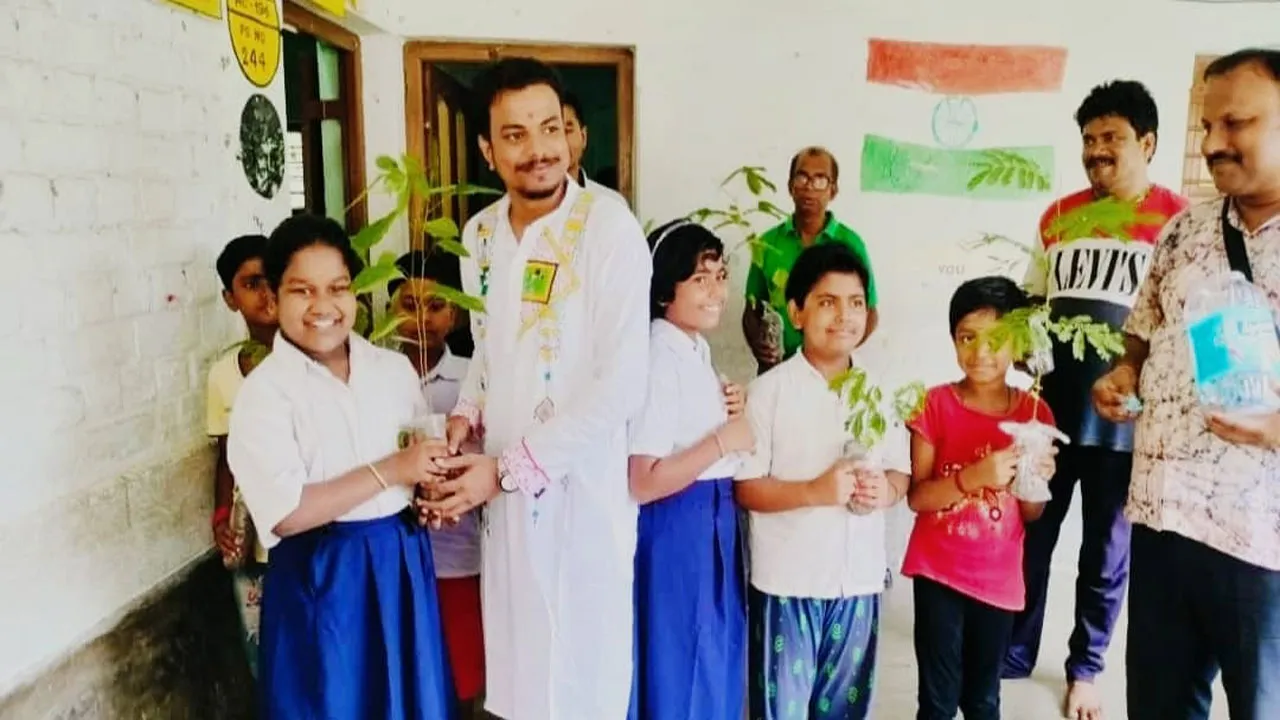 সবুজায়নের বার্তা দিয়ে অভিনব জন্মদিন পালন