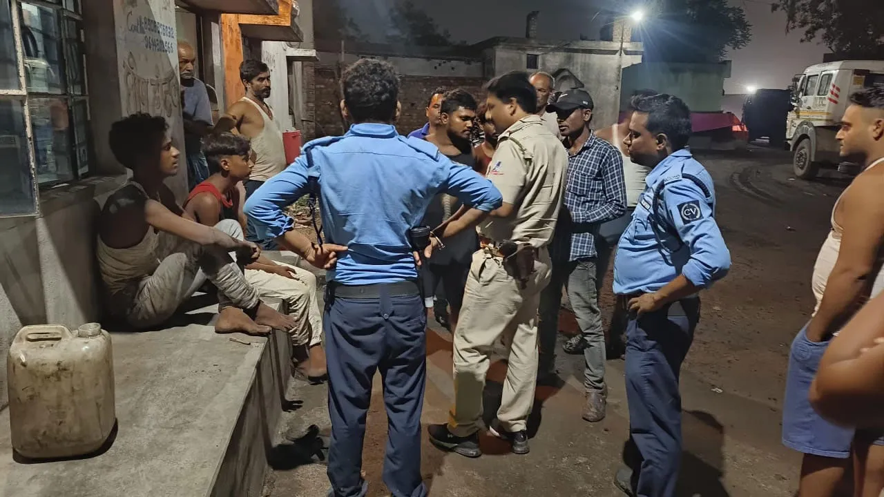 চোর সন্দেহে নগ্ন করে গণধোলাই