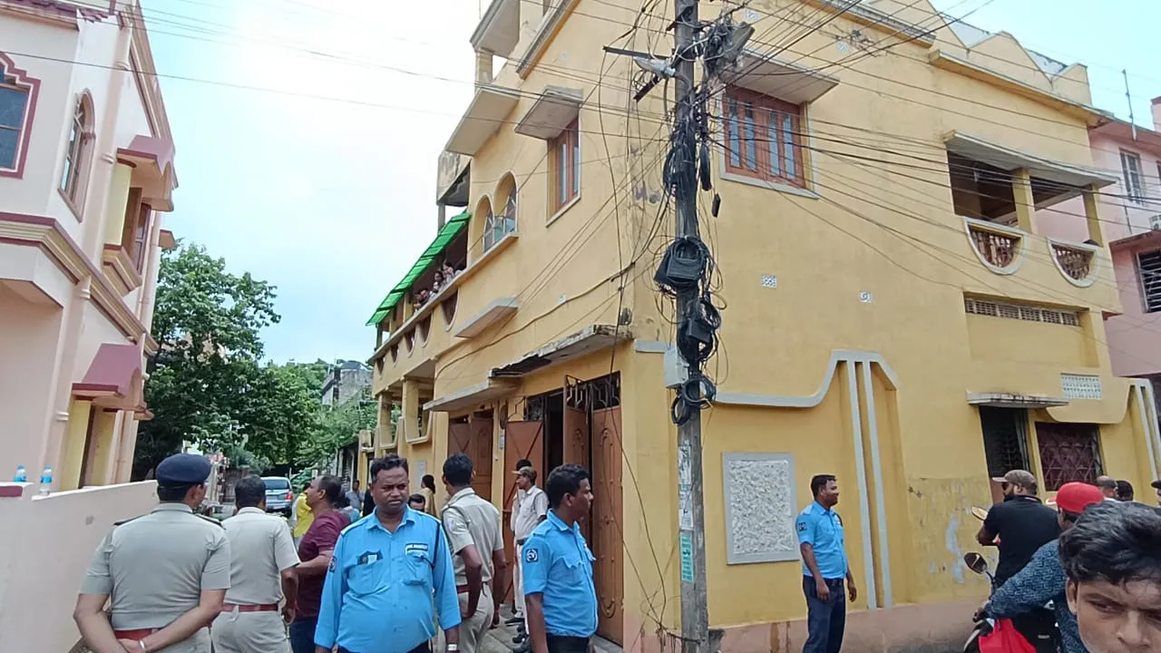 বেসরকারি সংস্থার অফিস সিল করল ব্যাঙ্ক