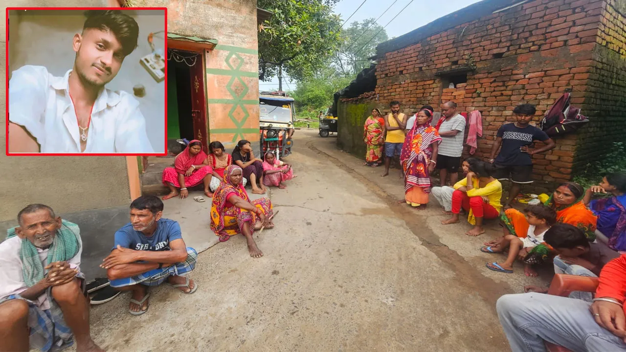 বজ্রবিদ্যুৎ সহ বৃষ্টিতে কানে ব্লুটুথ হেডফোন, মর্মান্তিক পরিণতি