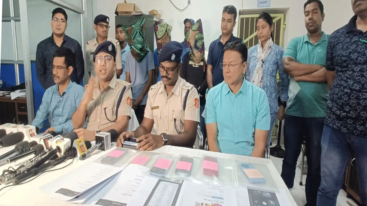ক্রেডিট কার্ডের নামে টাকা হাতিয়ে নেওয়ার অভিযোগ, ধৃত তিন