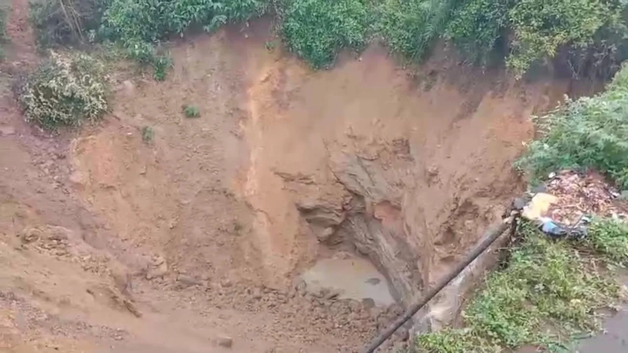 ভয়াবহ ধসে আতঙ্ক ছড়াল কলিয়ারি এলাকায়