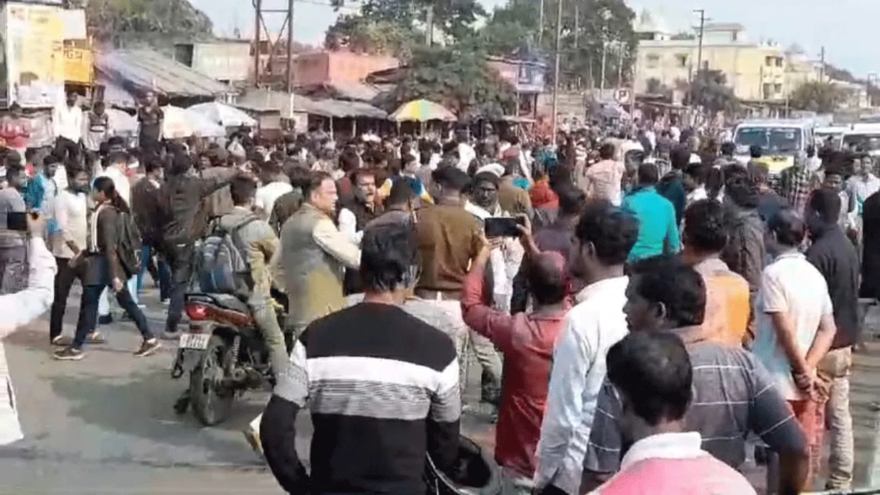যাত্রীবাহী বাস পিষে দিল বাইক চালককে