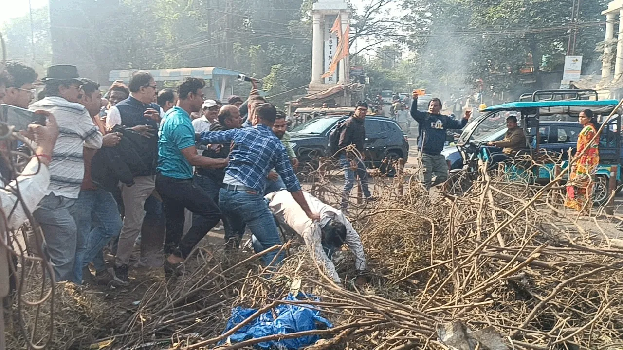 আবর্জনা পরিস্কারকে কেন্দ্র করে ধুন্ধুমার কাণ্ড আসানসোলে