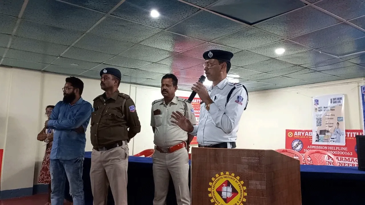 যাত্রী সাথী’ অ্যাপ সম্পর্কে সচেতনতামূলক শিবির হলো কাঁকসায়