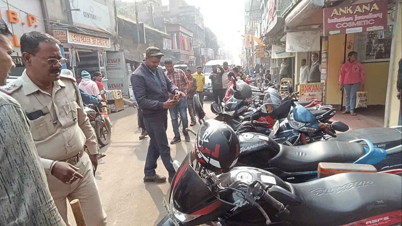 রাণীগঞ্জকে যানজট মুক্ত করতে সক্রিয় পুলিশ প্রশাসন