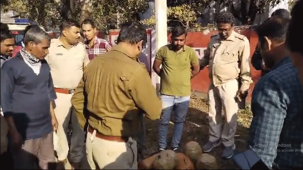টোটো যাত্রীর কাছ থেকে প্রায় ২৫ কেজি গাঁজা উদ্ধার