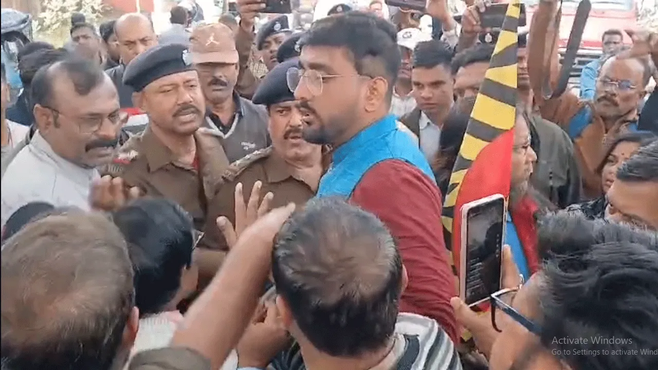 নেতাজি সুভাষচন্দ্র বসুর জন্মদিনে ছুটি বাতিল, বিক্ষোভ অবরোধ বাংলা পক্ষের