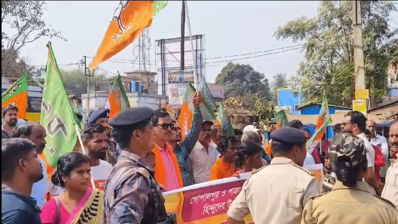 স্কুলে স্কুলে সরস্বতী পুজো করতে না দেওয়ার প্রতিবাদে বিক্ষোভ
