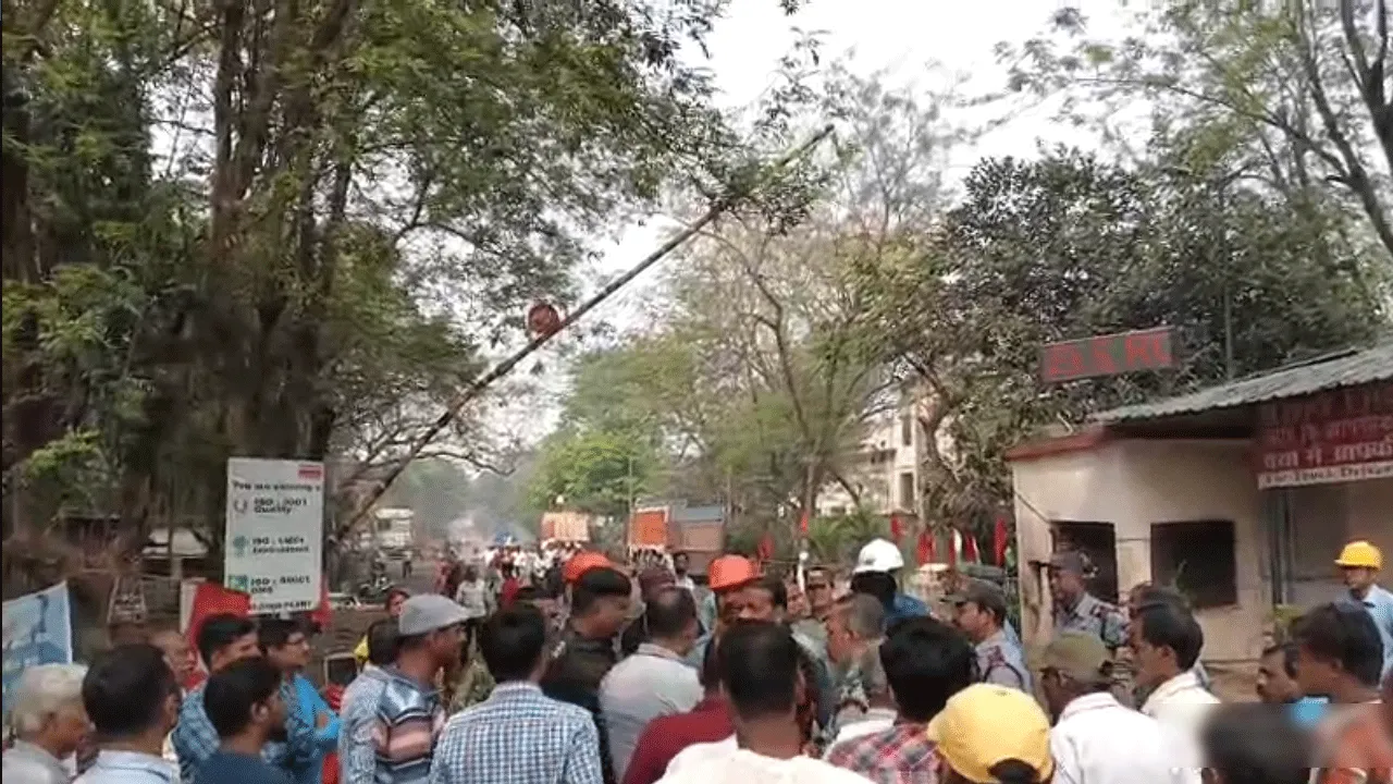 হাতাহাতিতে জড়াল সিটু ও আইএনটিটিইউসি’র কর্মী সমর্থকরা