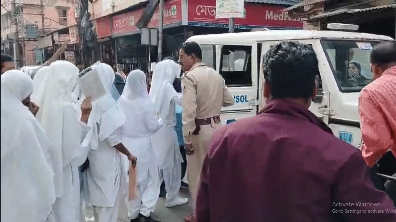আসানসোলে ভুল পরীক্ষা কেন্দ্রে পৌঁছে গেল ৮ পরীক্ষার্থী