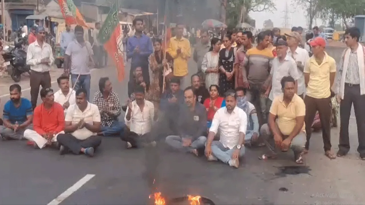 দুর্গাপুরে বিজেপির রাস্তা অবরোধ ঘিরে উত্তেজনা
