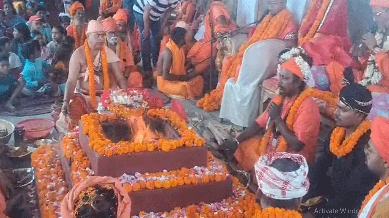 দুর্গাপুরের মায়াদেবী তারা সেবাশ্রমে বিশ্বকল্য়াণার্থে যজ্ঞানুষ্ঠান