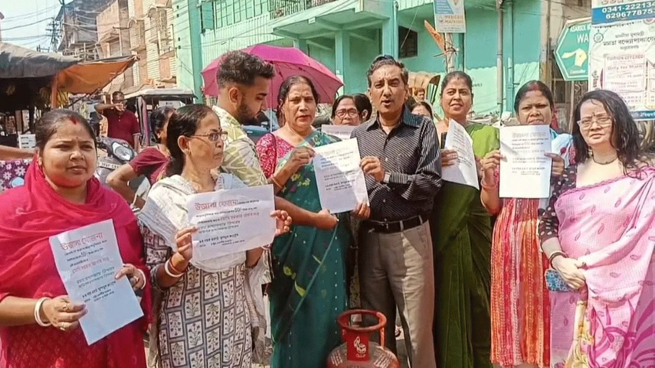 রান্নার গ্যাসের দাম বৃদ্ধির প্রতিবাদে তৃণমূলের বিক্ষোভ কর্মসূচি