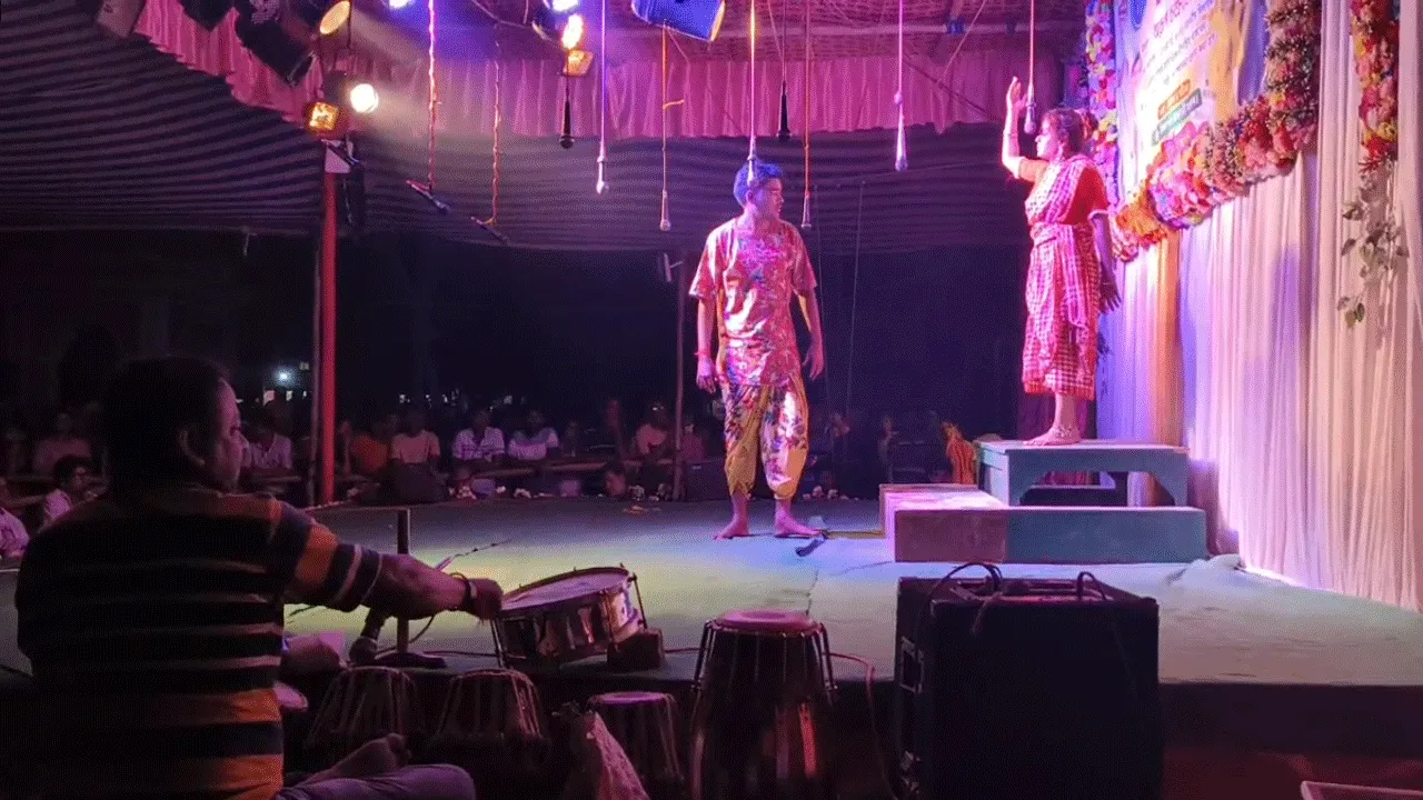 গ্রাম বাংলার হারিয়ে যাওয়া যাত্রা শিল্পকে পুনরুদ্ধারের চেষ্টা