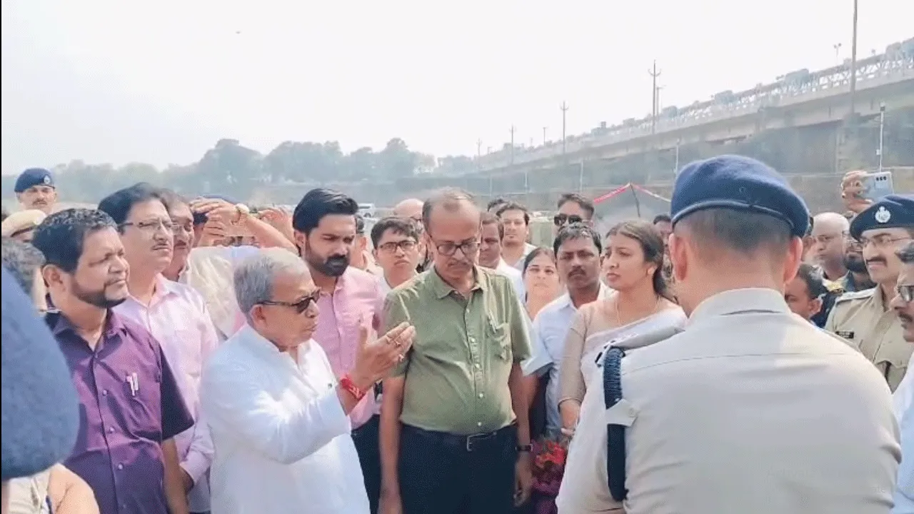 দুর্গাপুরে ব্যারাজ সংস্কারের কাজ পরিদর্শনে মন্ত্রী