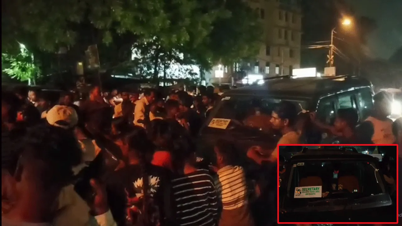 তৃণমূল কংগ্রেস নেতার বোর্ড লাগানো গাড়ির ধাক্কায় জখম দুই, অবরোধ বিক্ষোভ