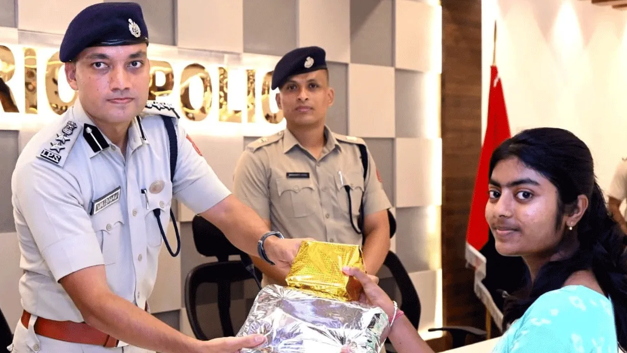 জেলার কৃতি ছাত্রছাত্রীদের সংবর্ধিত করল বাঁকুড়া জেলা পুলিশ