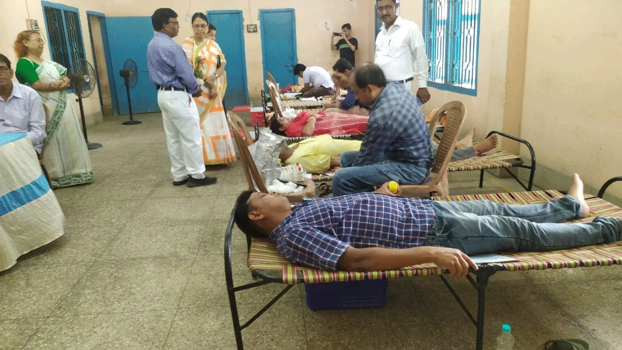গুসকরায় আয়োজিত হলো স্বেচ্ছায় রক্তদান শিবির