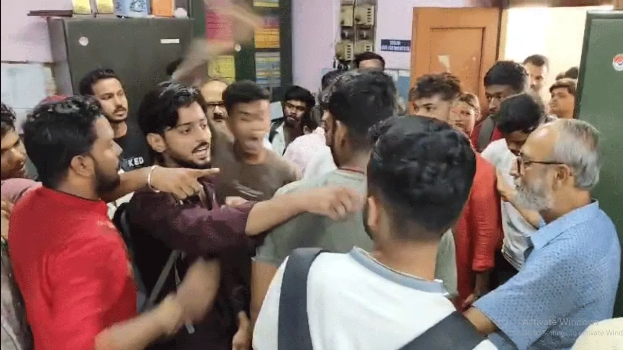 অধ্যাপক-ছাত্র দ্বন্দ্বের জেরে উত্তপ্ত হয়ে উঠল রানিগঞ্জের টিডিবি কলেজ