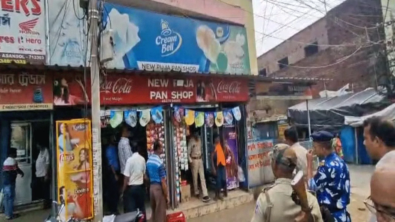 বিদেশি সিগারেট বিক্রির অভিযোগ,দোকানে ইবির হানা