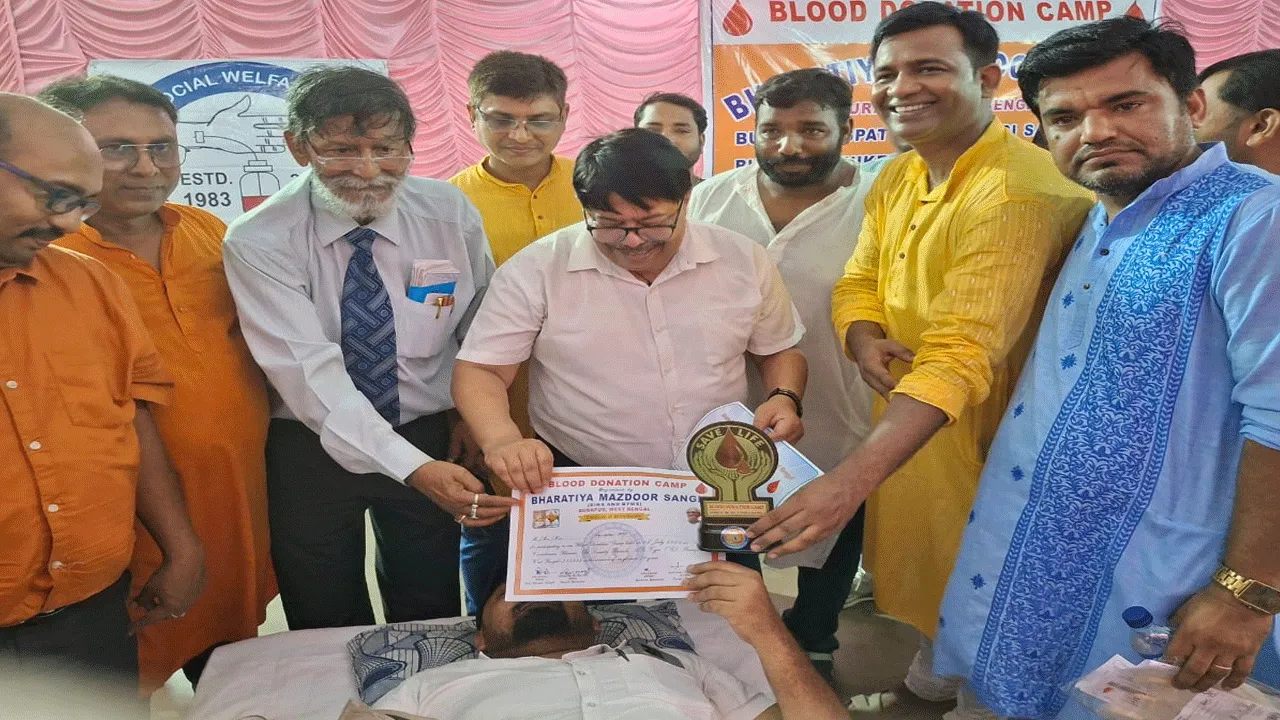 প্রতিষ্ঠা দিবসে শ্রমিক সংঘের রক্তদান শিবির