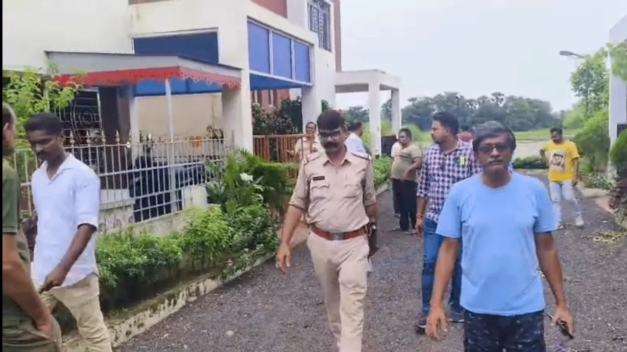গয়না সহ কয়েক লক্ষ টাকার সামগ্রী চুরির ঘটনা দুর্গাপুরে